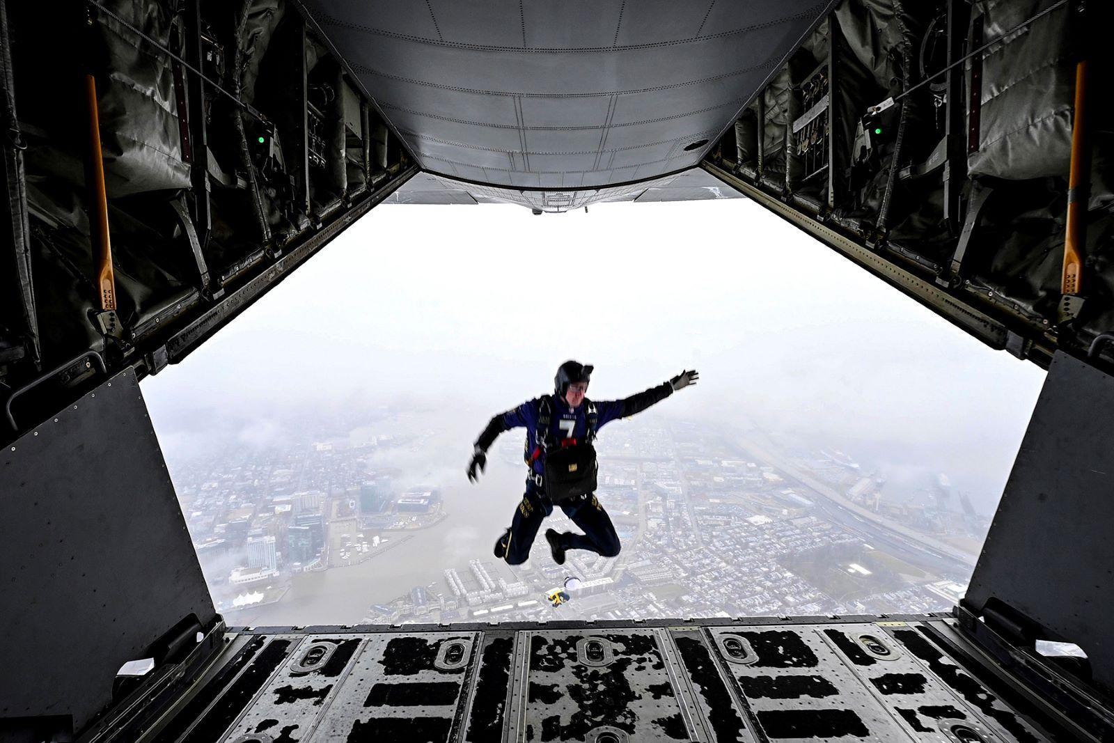 Parachute 1